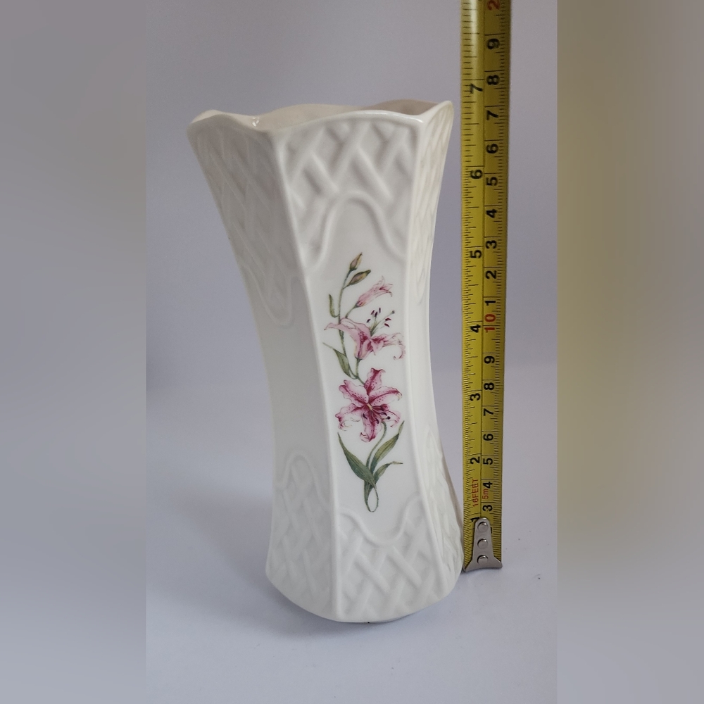 Vase - Picture 2 of 4